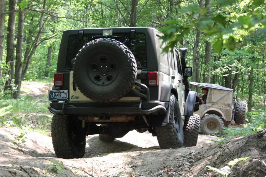  Jeep Wrangler Hemi AEV 2011 года  (фото 33 из 58)